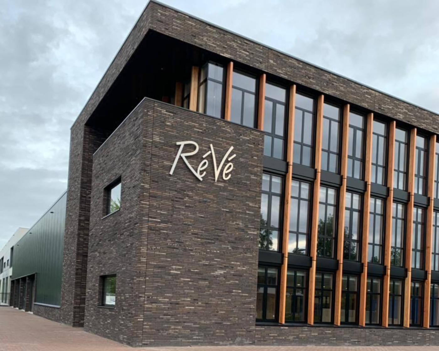 reve-pand01-1.jpg